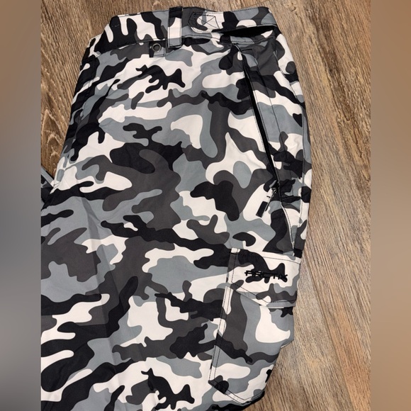 Arctix Black and Camouflage Snow Pants bundle of two😎❄️ Size 4X - Picture 8 of 16